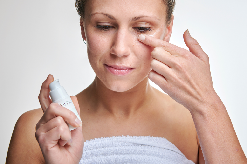 Image of woman with En Face Skincare eye cream